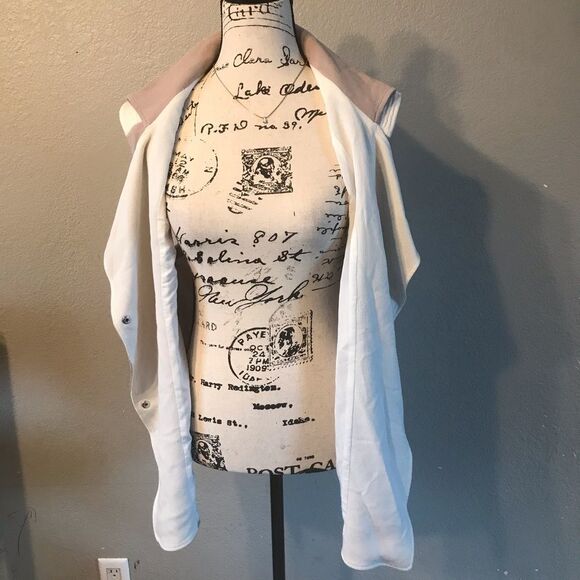 Wilfred timbre vest mauve white zip button style - Picture 12 of 12